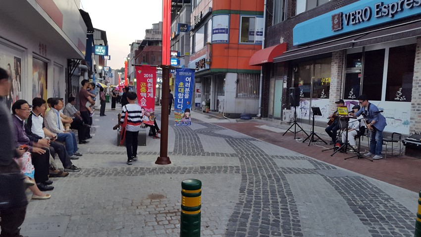 2.감미로운 음악과 함께하는 예천군 맛고을 문화의 거리